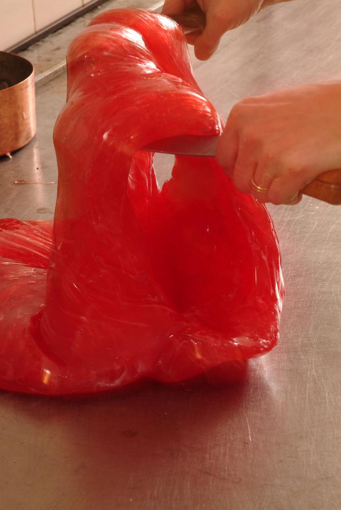 Travail de la pâte à bonbon