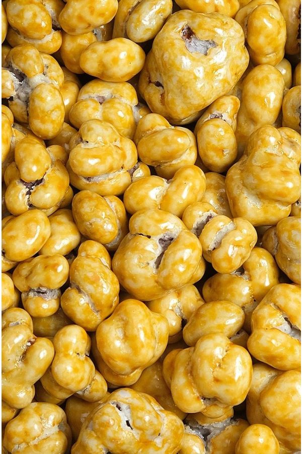 Crousti'Florian, chocolate puffed rice speciality with white chocolate in detail