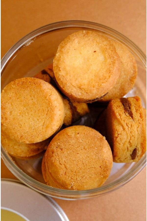 Milk chocolate shortbread biscuits presented in a transparent box