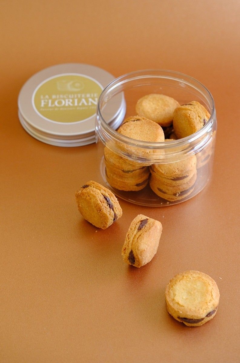 Milk chocolate shortbread biscuits