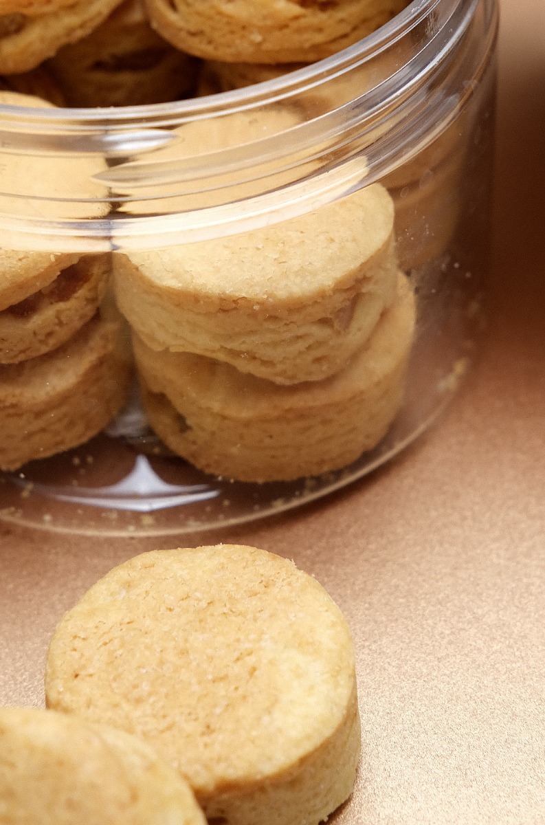Pure butter mini shortbreads with candied orange - Traditional Baking in the South of France