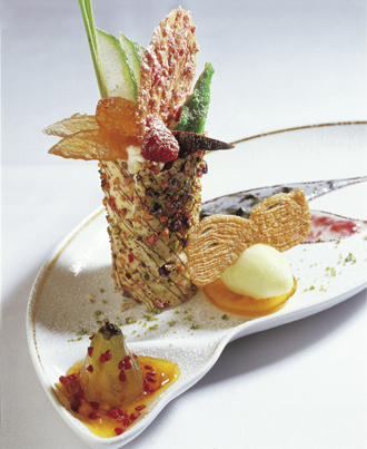 Millefeuille à la Cardamome et aux éclats de fleurs cristallisées