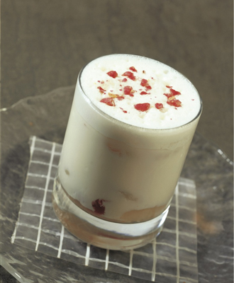 MILK-SHAKE DE YAOURT, LYCHEES ET FRAMBOISES À LA ROSE