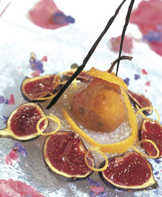 Poire Martin sec, figues, violettes et roses cristallisées